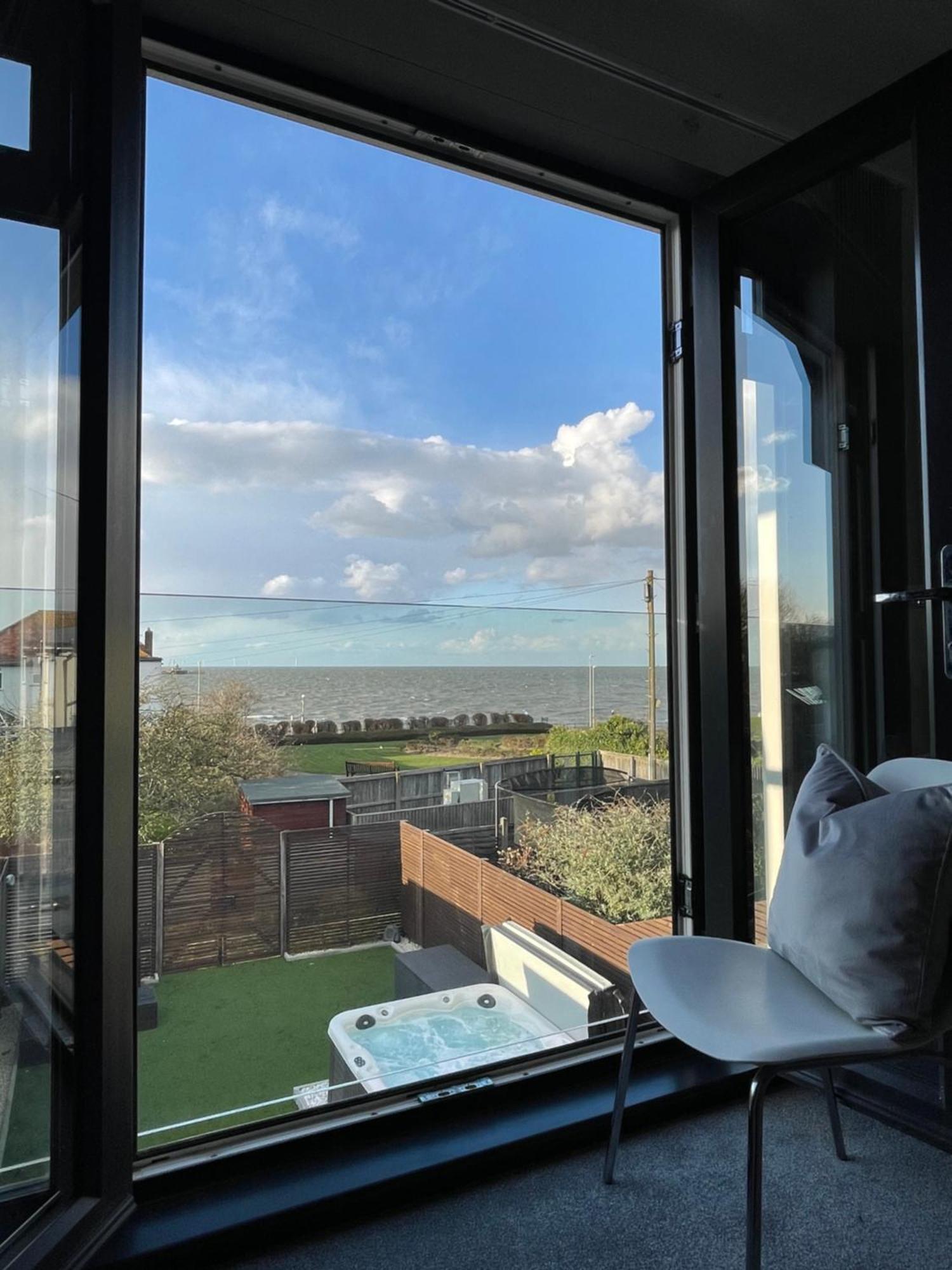 Broadway Beach Home With Hot Tub Herne Bay Extérieur photo